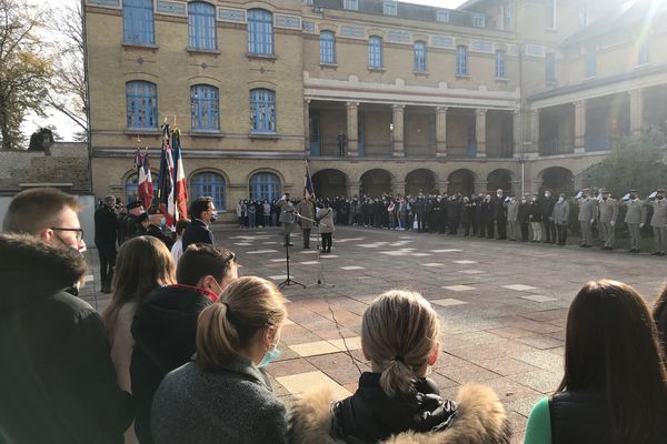 Epernay: le lycée Stéphane Hessel désormais dépositaire du drapeau "Rhin et Danube". 