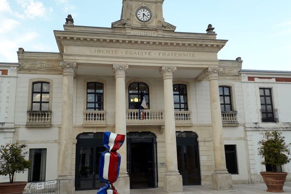 https://france3-regions.francetvinfo.fr/image/fBN6nziOSr3lSDWonJ3fwThyrf8/600x400/regions/2020/06/09/5edf97cf7aa1e_mairie_darcachon-4694544.jpg