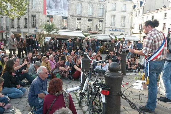 Plusieurs discours ont été prononcés lors de cet hommage à Rémi Fraisse.