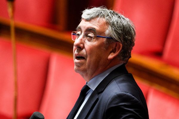 Le député Vincent Descoeur a annoncé quitter Les Républicains pour ne pas être associé au Rassemblement National.