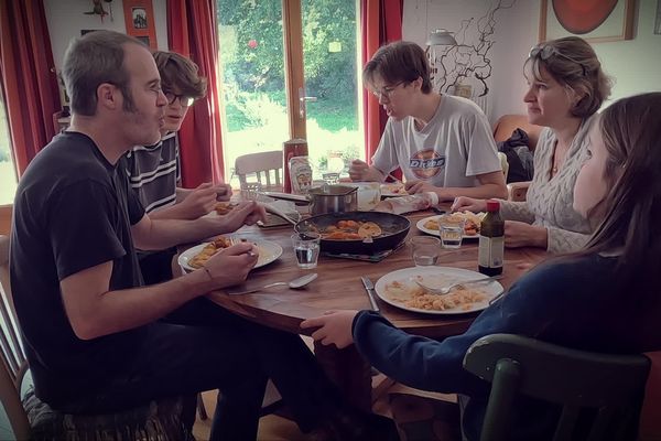 Mathurin Peschet, seul face à sa famille, se lance le défi de vivre végan.