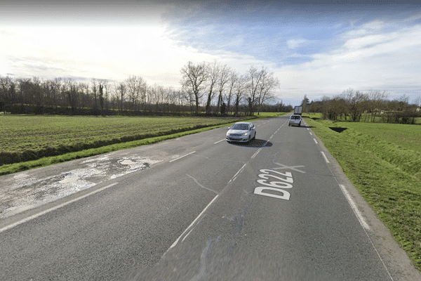 Le choc entre le poids-lourd et le tracteur a eu lieu à cet endroit de route départementale D622 sur la commune de Lempaut (Tarn).