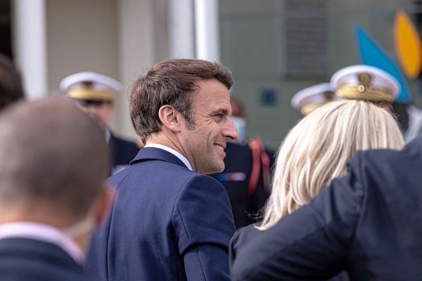 Emmanuel Macron en visite à l'hôpital militaire de Percy, le 28 avril 2022.