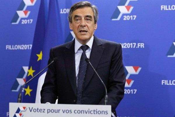 François Fillon (LR) lors de son discours à l'issue du 1er tour de la primaire de la droite et du centre où il est arrivé largement en tête du scrutin