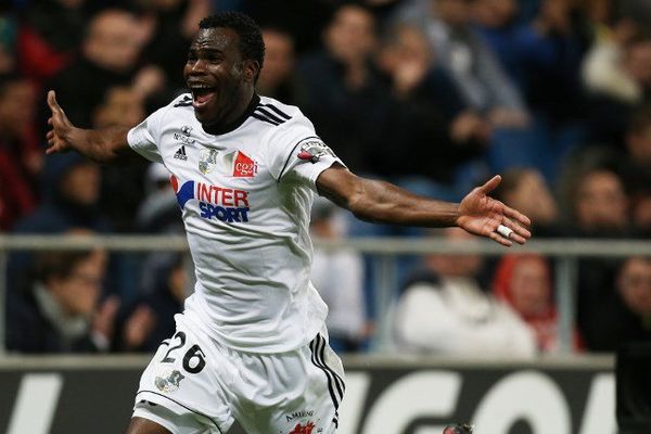 Le milieu de terrain Guy Ngosso après son but, qui offre la victoire à l'Amiens SC (1-0) 