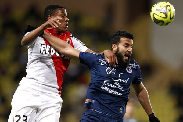 Anthony Martial et le défenseur de Montpellier Abdelhamid El Kaoutari pendant la rencontre du 7 avril Monaco/ Montpellier