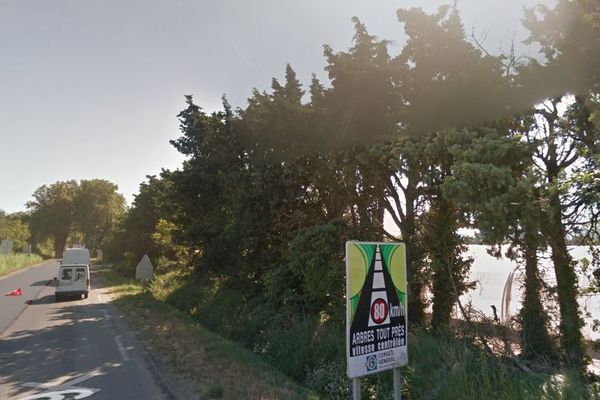 La voiture a percuté un platane sur la RD 99 à Saint Rémy de Provence