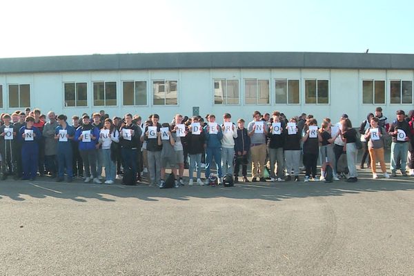 Le lycée professionnel Clerc à Outreau se mobilise pour conserver son professeur de carrosserie