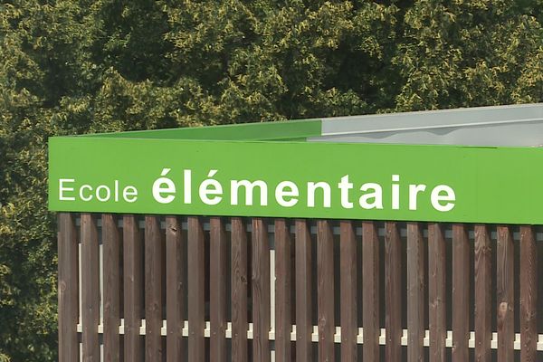 À Strasbourg, le groupe scolaire du Hohberg est en train d'être désamianté.