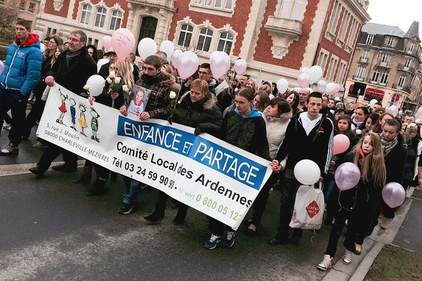 Près de 300 personnes rassemblées à Rethel en hommage à Loana, morte sous les coups.