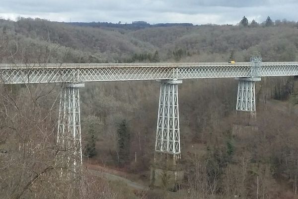 Le viaduc de Busseau érigé au même moment que la gare à la fin du XIXe siècle