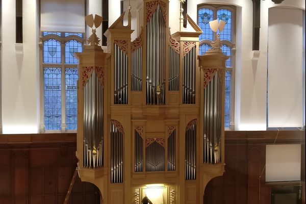 L'orgue s'intègre dans l'architecture et le style du King's Hall.