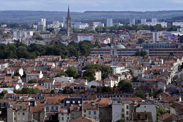 En 2022, sur 3.700 entreprises marchandes non agricoles créées dans la métropole du Grand Nancy, trois quarts sont sous le statut
d’entrepreneur individuel, dont six sur dix sous le régime de micro-entrepreneur.