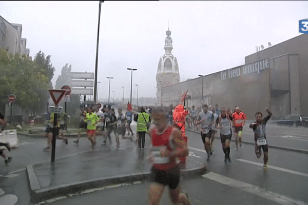 Les Foulées du Tram 2014 sous des trombes d'eau