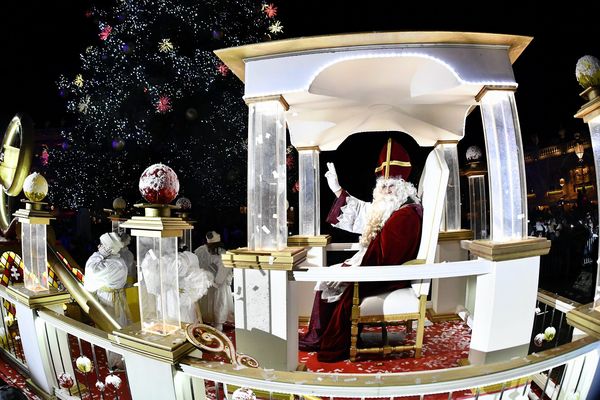 Le défilé de la Saint Nicolas est une grande fête populaire dans l'est de la France, comme ici à Nancy. 