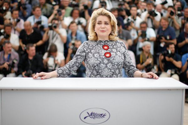 L'actrice Catherine Deneuve a revendiqué, ce mercredi à Cannes, "le droit de dire des choses sur Dunkerque". Ici, lors du "photo-call".