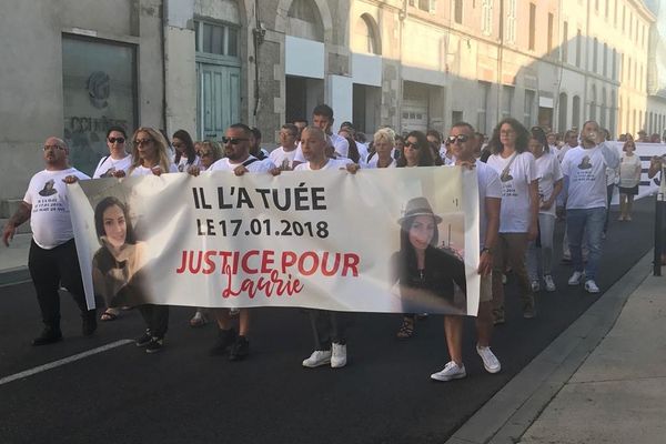 Avant le procès du meurtrier présumé de Laurie, un hommage à la jeune femme tuée en 2018 a été rendu dans les rues de Nîmes