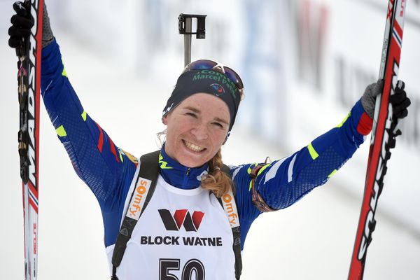 Anaîs Bescond à l'arrivée de la course de 15km en individuel