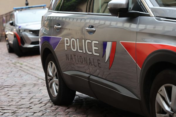 Une voiture de la police nationale