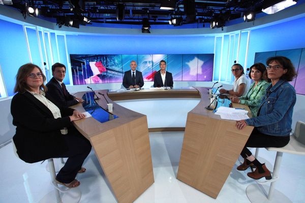 Les invités sur le plateau du débat Législatives pour la deuxième circonscription de la Vienne.