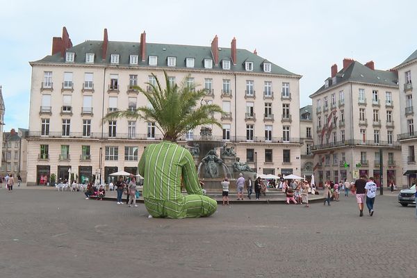 "L’Enfant Hybridus", place Royale, une œuvre de Jean-François Fourtou