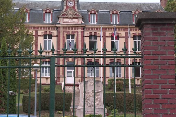 Un lycéen du lycée François-Truffaut a été roué de coups dans une cave dans une cave vendredi 9 septembre.