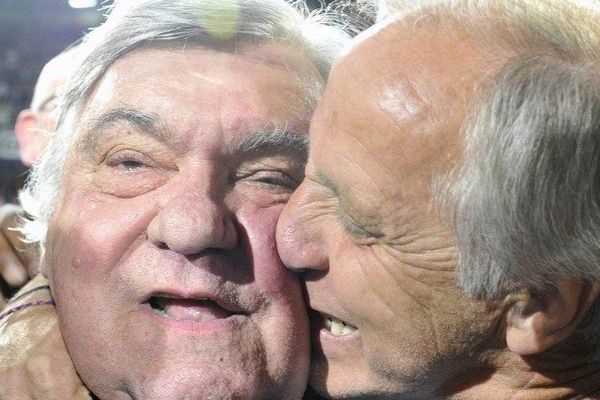 Louis Nicollin et René Girard le 12 mai 2012 à la Mosson. Le temps des embrassades est terminé.