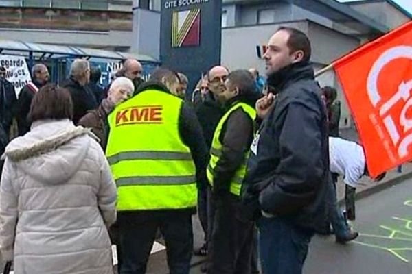 Les salariés de KME étaient présents devant la cité scolaire.