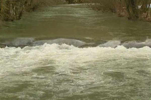 La qualité de l'eau s'améliore, mais trop lentement.