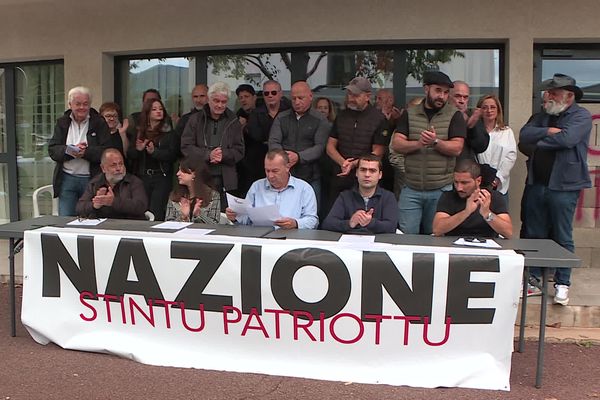 Le parti a tenu une conférence de presse devant France Travail, ce 19 octobre.