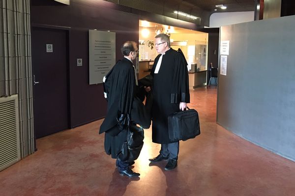 Les avocats du LOSC au tribunal de commerce de Lille ce lundi. 