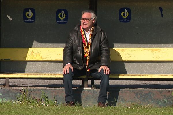 Ladislas Lozano sur le banc du stade Julien-Denis, 20 ans après