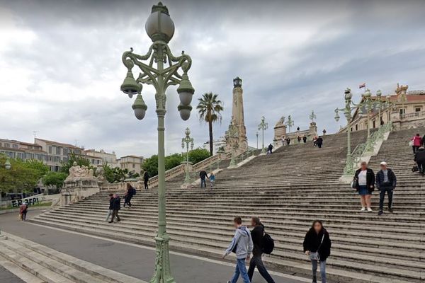 L'adolescent a été retrouvé grièvement blessé dans le quartier de la gare Saint-Charles à Marseille.