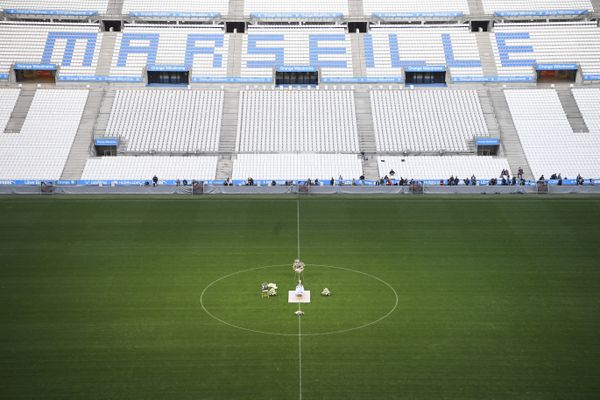 l'UEFA inflige une sanction financière de 300 000 euros au club de l'OM.