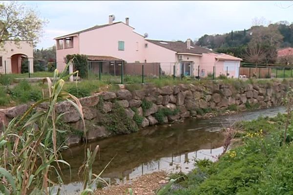 Maison inondée en octobre 2015 et située au bord de la Brague