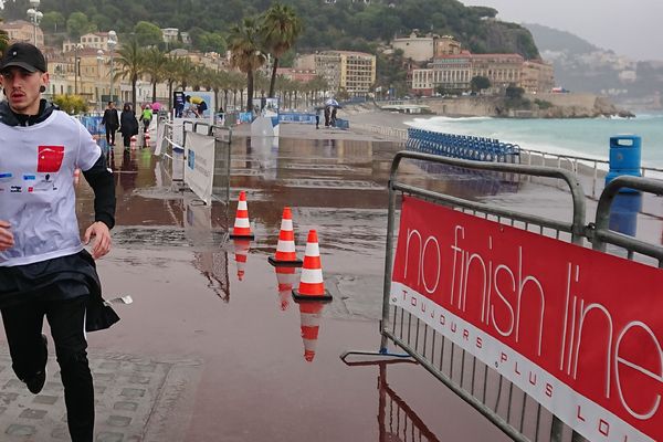 Les courageux coureurs se sont lancés quai des Etats-Unis à Nice le 24 avril dernier.