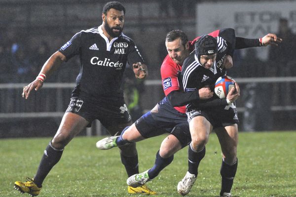 Le Stade Aurillacois s'impose 38 à 14 face à Dax à l'occasion de la 16ème journée de Pro D2. Ce douzième succès de la saison permet aux cantaliens de prendre la deuxième place du classement derrière l'US Oyonnax.