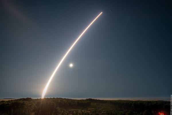 La boule de feu aperçue dans le ciel ce 18 novembre était un "premier tir d’essai réussi" d'un missile balistique stratégique, d'après le Ministères des Armées.