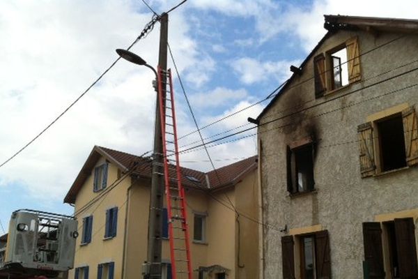 Le feu a pris au 1er étage du pavillon