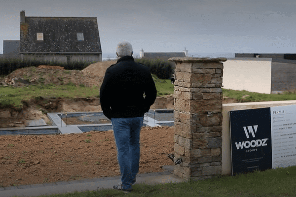 François Le Lay avait prévu de faire construire une maison sur la côte sud du Finistère, mais le chantier s’est arrêté, à peine commencé.