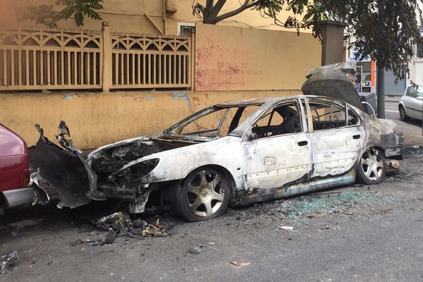 Une voiture incendiée à Villeurbanne dans la nuit du 13 au 14 juillet