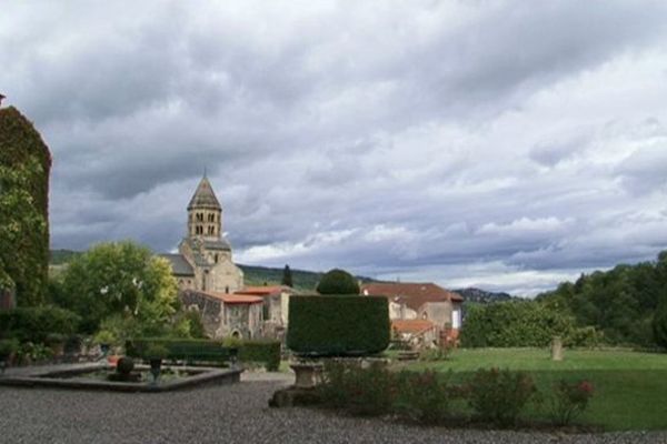 Durant 3 jours, du 25 au 27 septembre inclus, le village de Saint-Saturnin, dans le Puy-de-Dôme, va accueillir la 9ème édition du festival "Les jours de lumière".