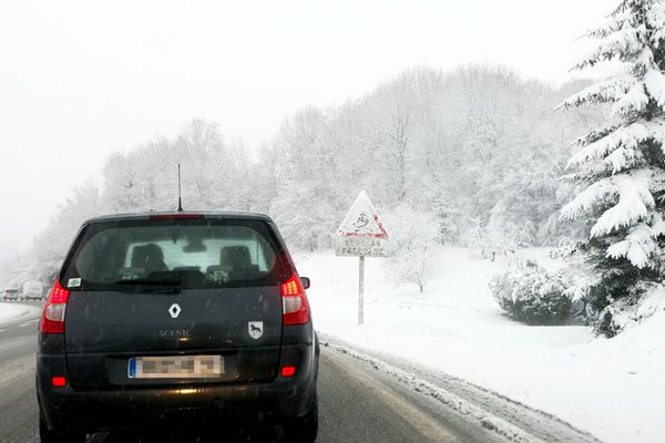 D'importantes chutes de neige sont annoncées en Isère, Savoie et Haute-Savoie, placés en vigilance orange le 22 décembre 2024.