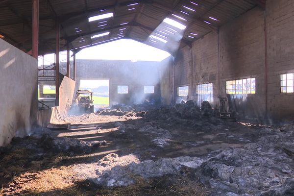 Les deux jeunes pompiers avaient été pris en flagrant délit sur l'incendie d'un hangar agricole à Charmoille près de Vesoul (Haute-Saône) le 2 avril 2021