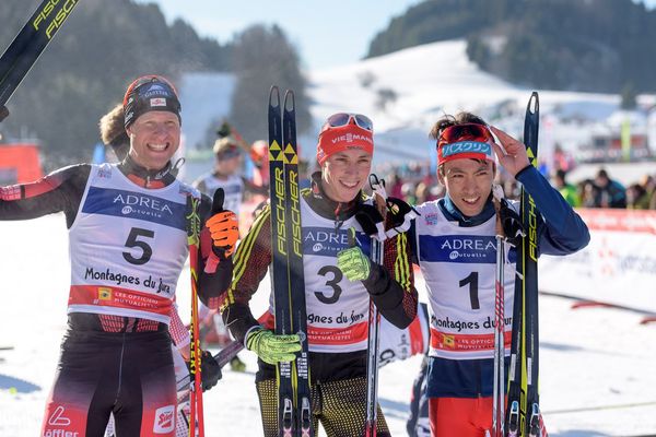 Le podium de gauche à droite : Bernhard Gruber (deuxième), Eric Frenzel (vainqueur) et Akito Watabe (troisième)