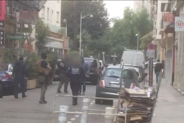 Lundi, dix interpellations ont été effectuées par la direction centrale de la police judiciaire "dans plusieurs quartiers de Nice".