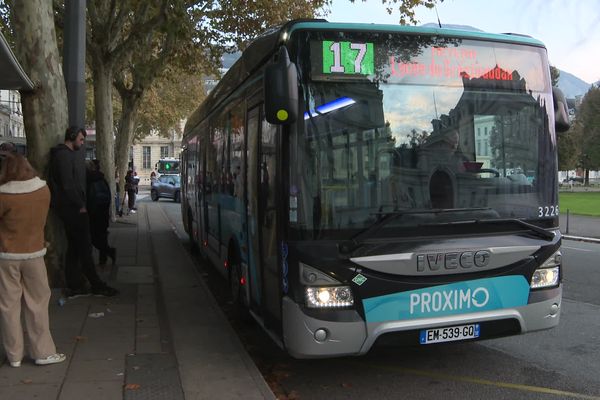 La plupart des bus et tramways ont été à l'arrêt pendant deux jours dans la métropole de Grenoble après qu’un agent a été menacé avec une arme à feu pendant un contrôle.