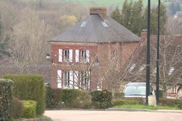 C'est dans cette bâtisse que pourrait ouvrir le futur bar-restaurant de Saint-Aubin-sur-Gaillon qui comprend un logement familial à l'étage.