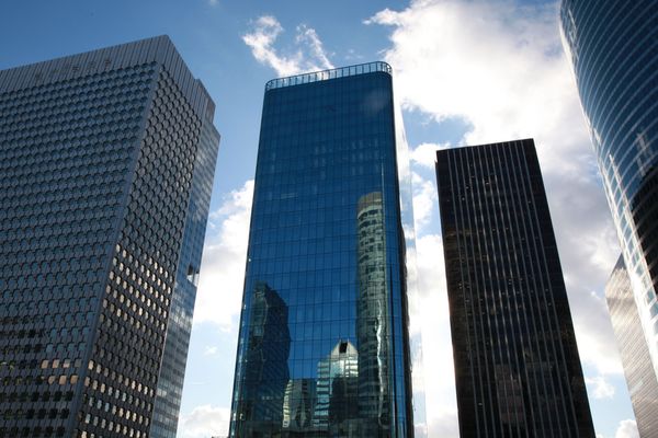 Deux ouvriers sont morts accidentellement jeudi 5 avril sur deux chantiers dans le quartier d'affaires de la Défense, dont l'un victime d'une chute de plus de 20 mètres.