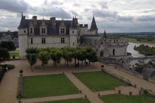 Le château d'Amboise, perché au-dessus de la Loire, offre un panorama remarquable sur la Loire et sa vallée.